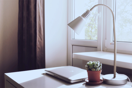 Luz puntual para mesa de estudio