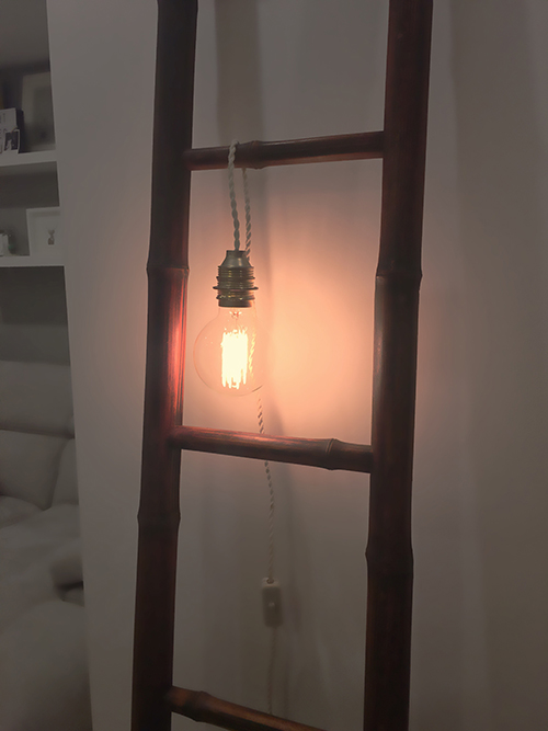 lampara vintage en escalera lampara vintage en escalera